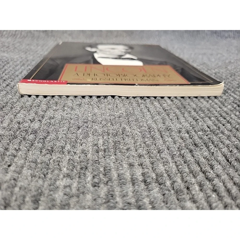 LINCOLN by Russell‎ Freedman, Newbery Award 1988, 1st Edition 3rd Printing, HCDJ